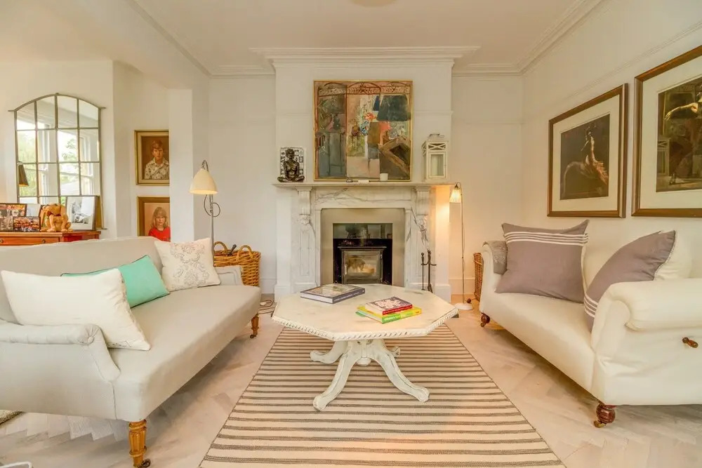 4 Bedroom Canalside Family Home in Oxford