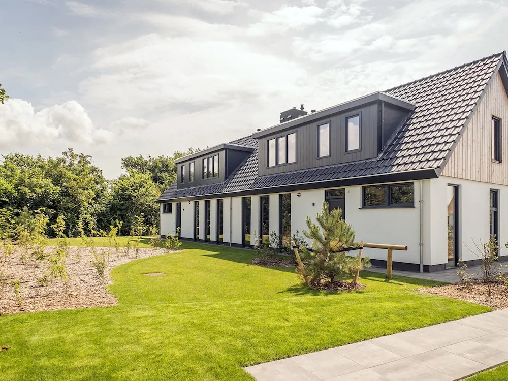 Semi-detached, Luxury Villa With 3 Bathrooms, sea at 400 m