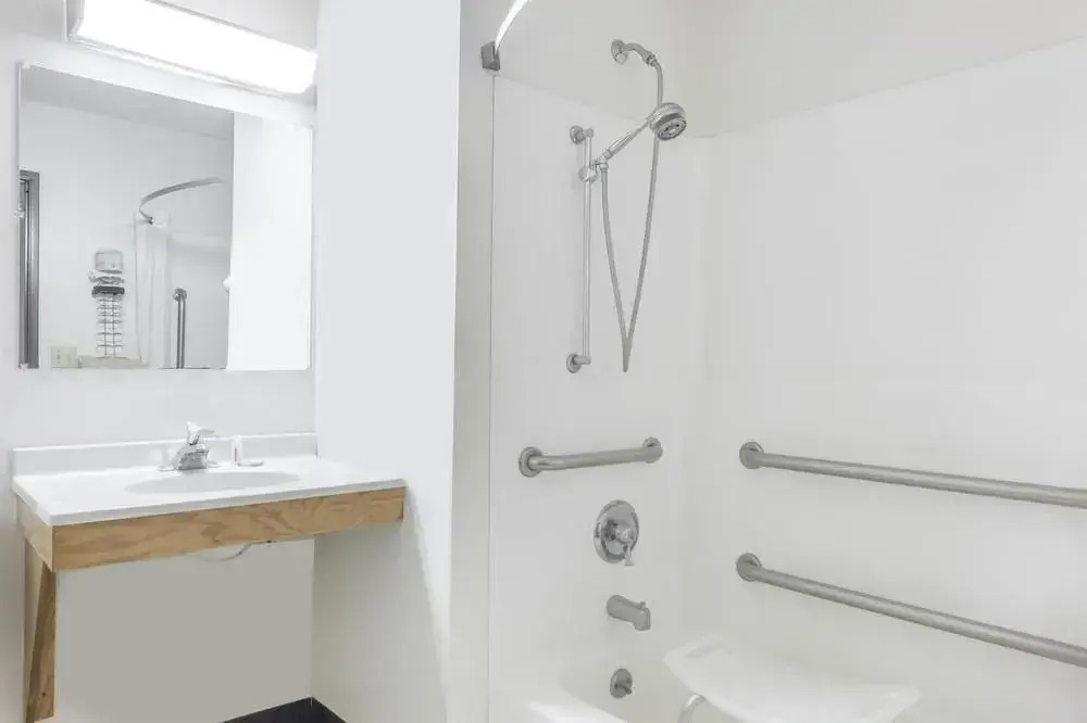 Super 8 Motel -Auburn
