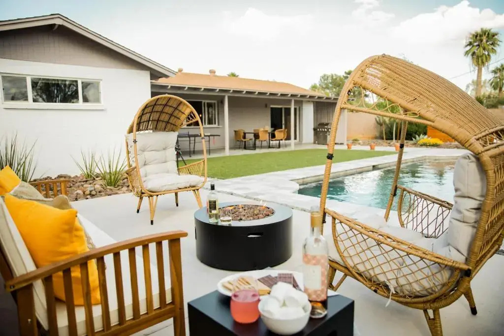 Daisy by AvantStay Modern Home w Spacious Backyard Pool Table Tennis