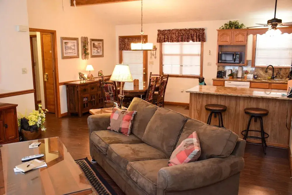COUNTRY SPRING - 2 Br Cabin