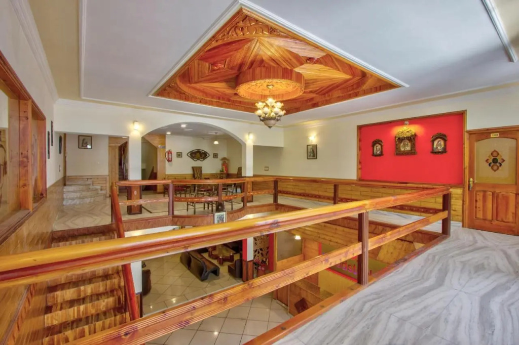 Woodstock Inn Manali 800 Mtrs from Mall Road