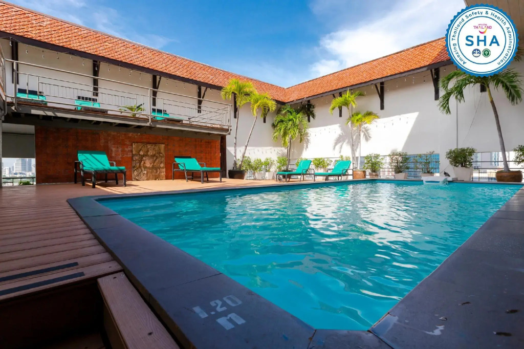 Pinnacle Lumpini Park Hotel