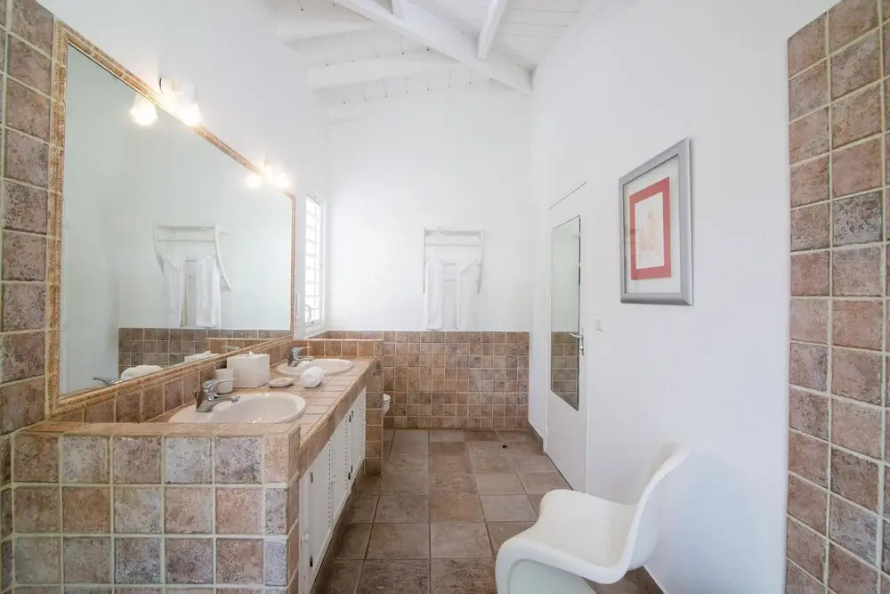 Exclusive Terres Basses Location, Full AC, Salt Water Pool, Wifi, Short Drive to the Beach!