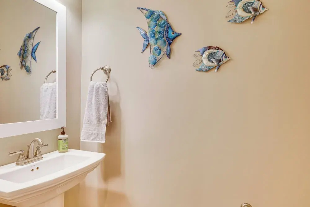 Coastal Beaufort Abode - Pool Access, Near Beaches