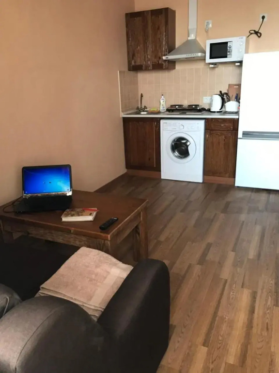 Two-floor apartments and studio 2-х этажные апартаменты и студия в самом центре