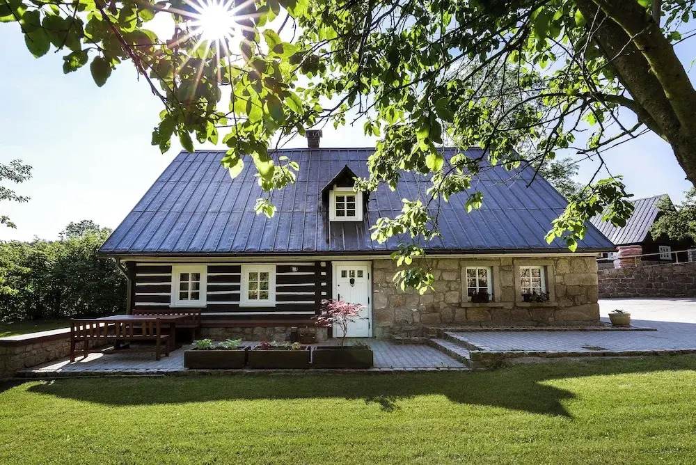 Dom Nad Wodospadem pod Snieznymi Kotlami