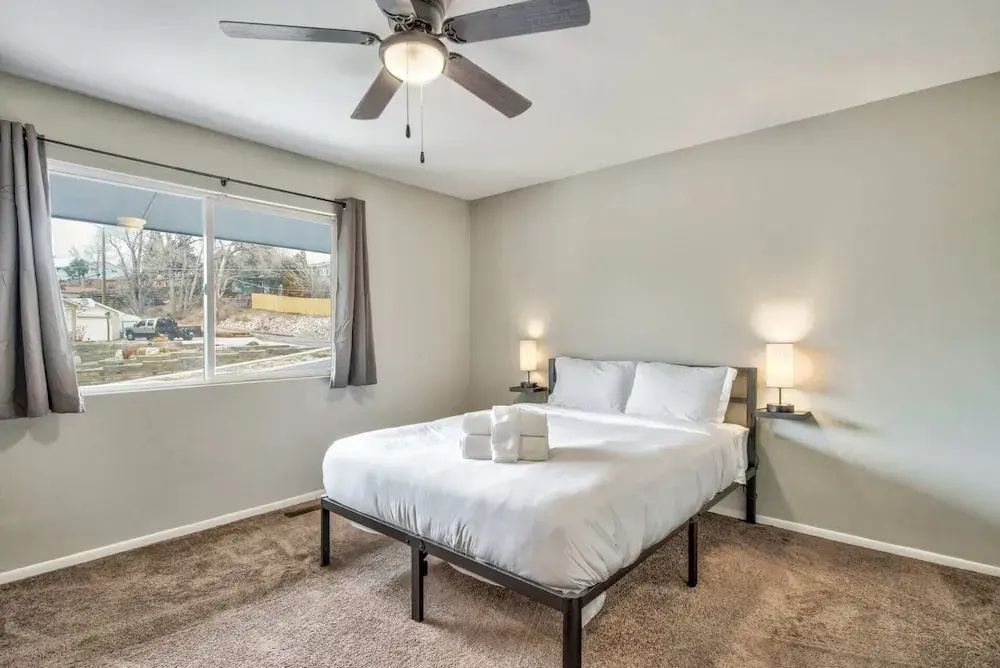 2brclose To Hiking & Garden of Godsbose Surround Sound Pet-friendly