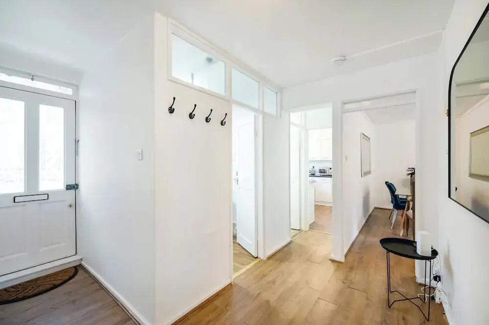 Cozy 2 bedroom flat- Heart of Victoria