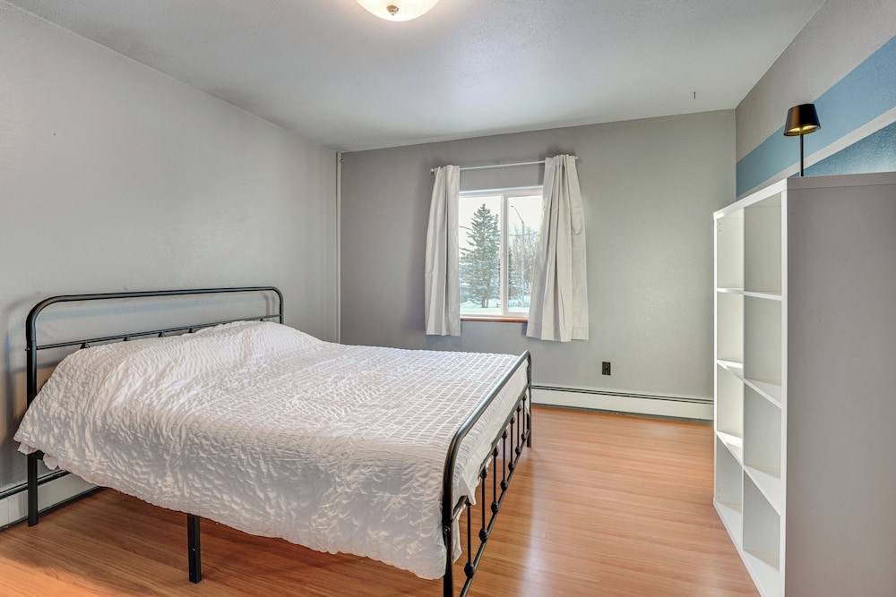 Hike, Bike & Ski! Cozy Anchorage Townhome