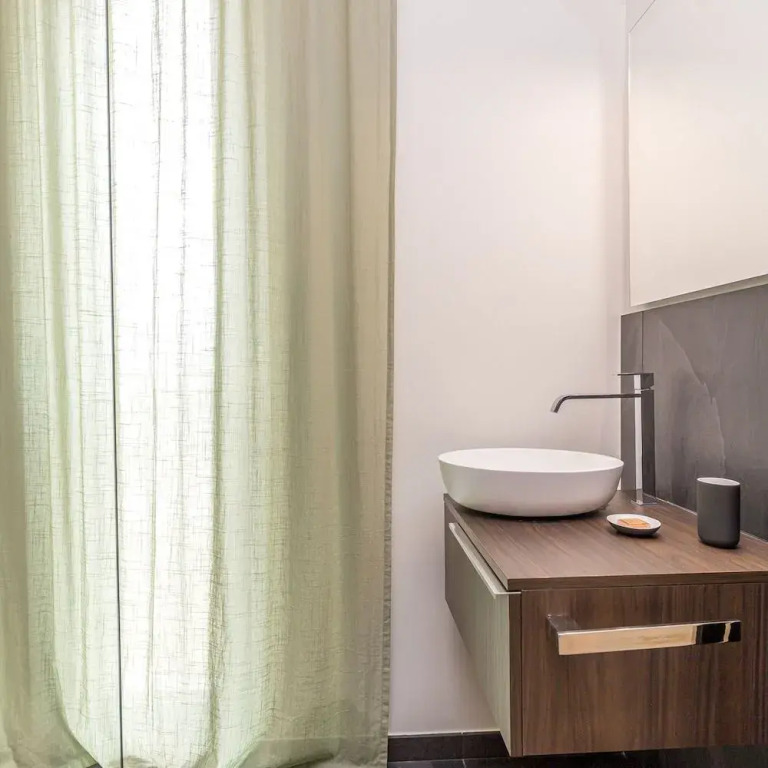 Icon H 305 Suite Micro-living