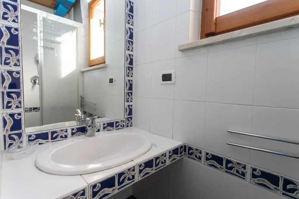 M25 - Marcelli, trilocale con terrazzo a 100 metri dal mare