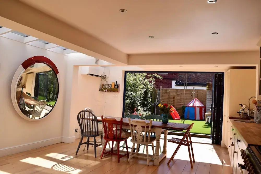 2 Bedroom House in Shepherd's Bush