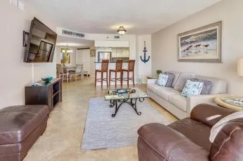 Beach Palms- Unit 102