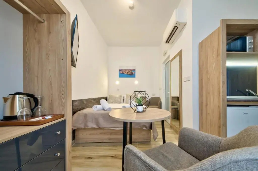 Tritoni Mini Studios - Valletta