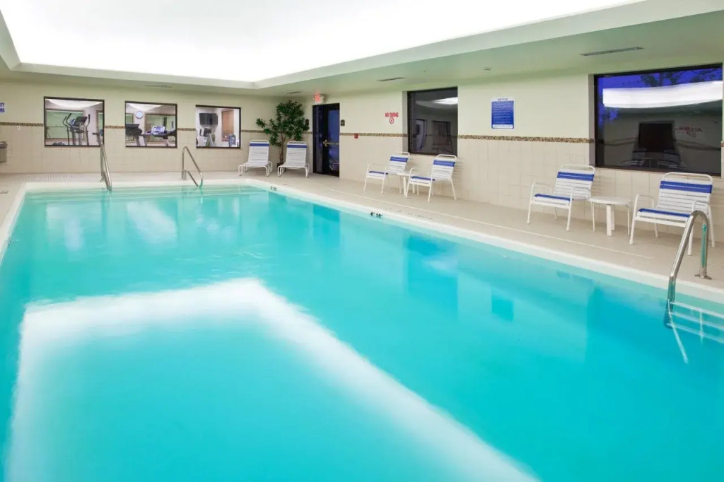 Holiday Inn Express Hotel & Suites Chesterfield - Selfridge Area by IHG
