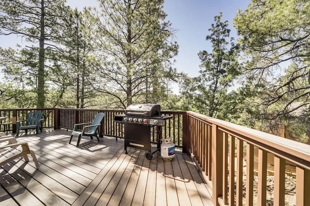 Deck & Scenic Views: Munds Park Cabin!