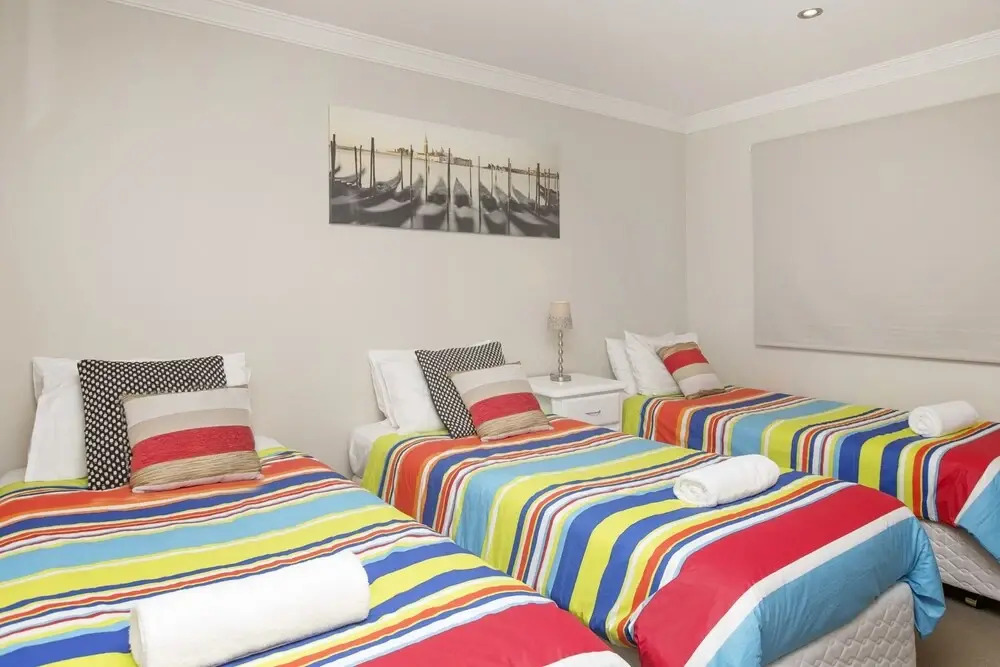 Khione 1 - Modern & spacious with views towards Lake Jindabyne & the mountains beyond