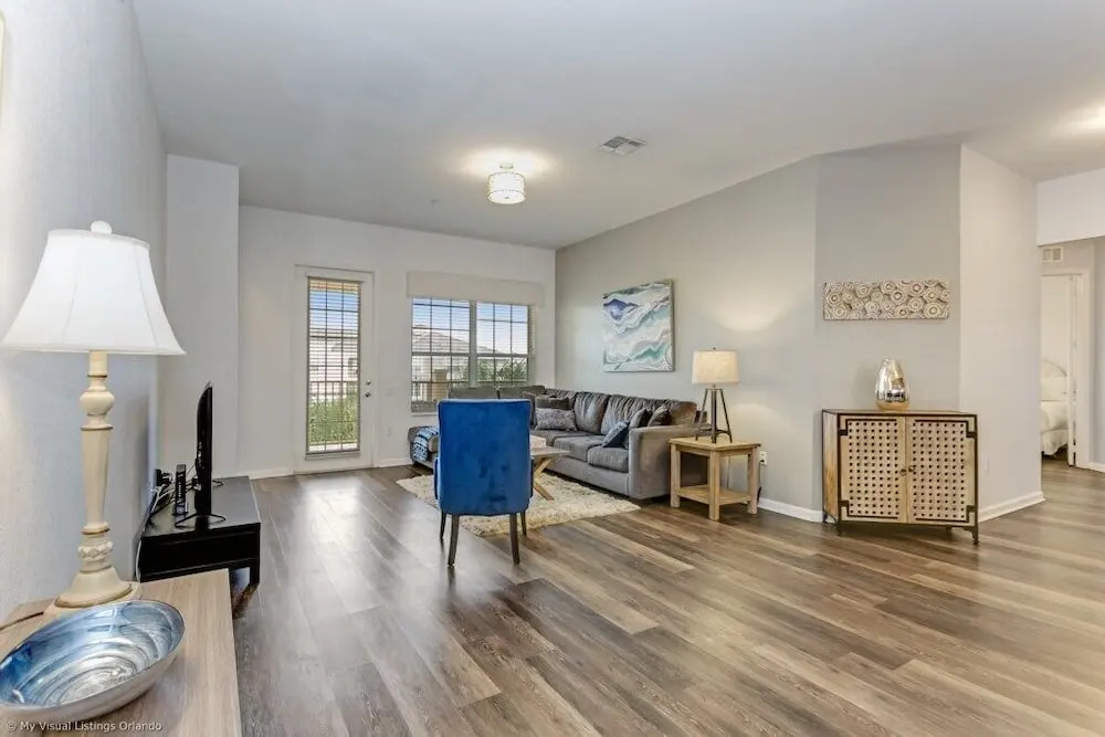 Beautiful Modern Vista Cay Condo, Near Parks-2011