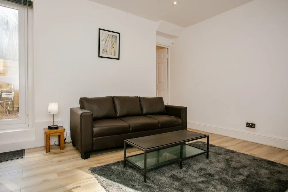Modern 1 Bedroom Apartment in Wandsworth Road