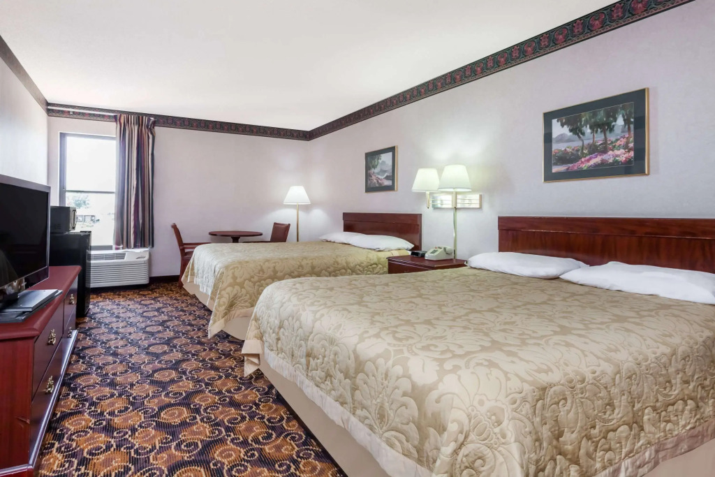Super 8 by Wyndham Evansville North