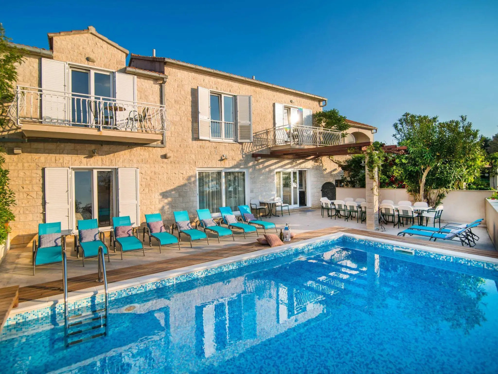 Magnificent Villa in Supetar With Swimming Pool