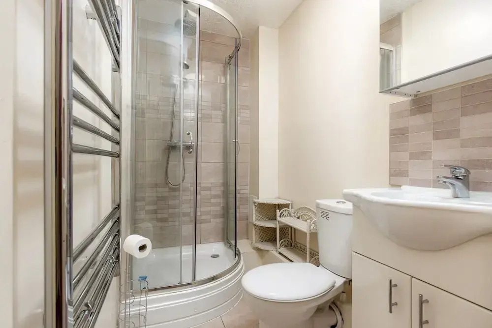 Saltwell Street - Deluxe Guest Room 4