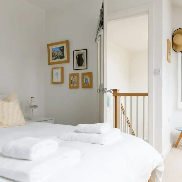 Pretty Coastal Home in Bosham Close to Water