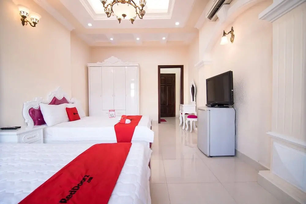 Reddoorz near Hoang Van Thu Park
