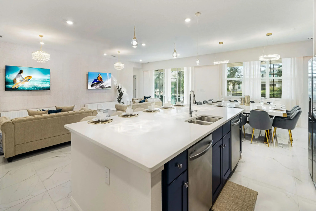 Upstay - 31-Guest Home w Pool-Hot Tub