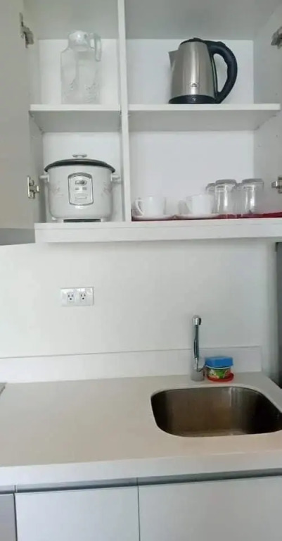 AZURE URBAN RESORT - PARANAQUE MANILA NEAR TERMINAL UNLIMITED WIFI and Netflix