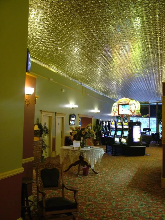 Martin & Mason Hotel