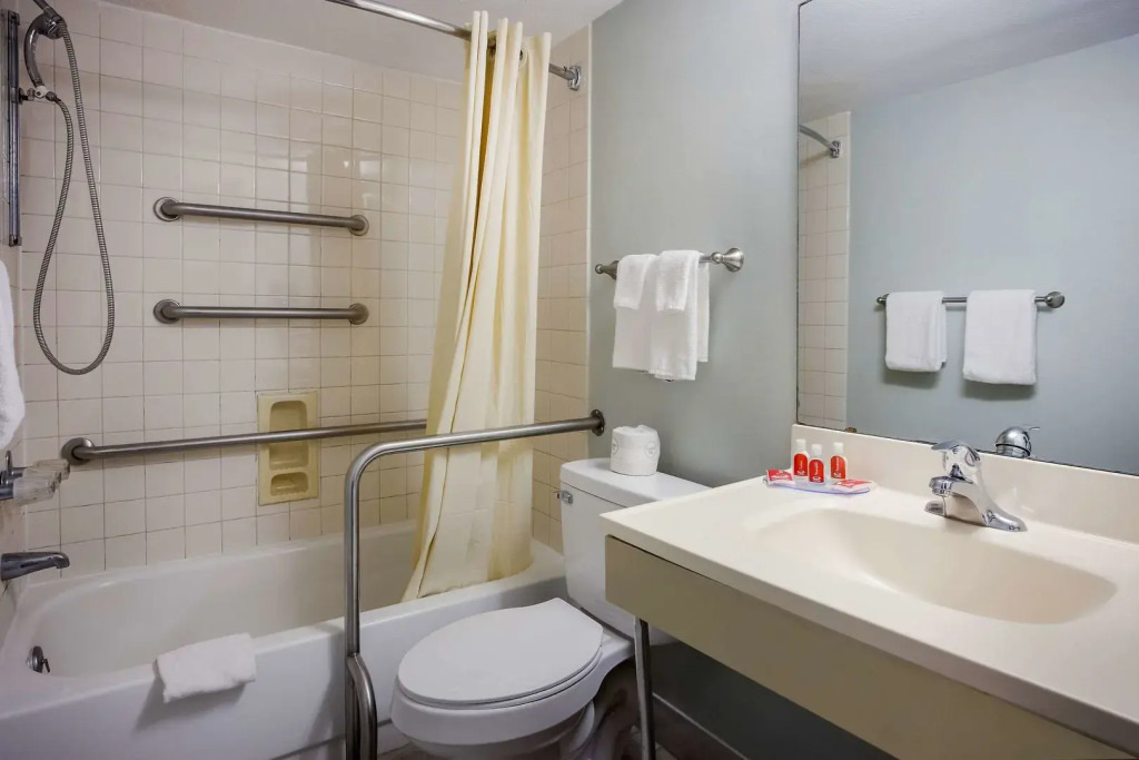 Econo Lodge Live Oak