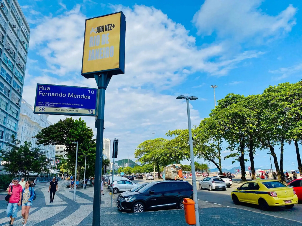 Jumpinbed Copacabana 14 - 2 bedroom apartment 100m from the beach.