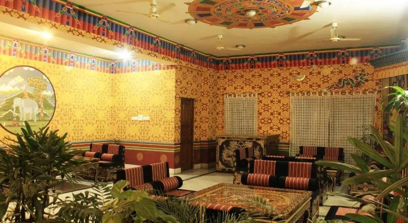 lhaki Hotel
