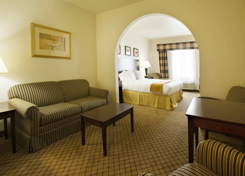 Holiday Inn Express & Suites Childress by IHG