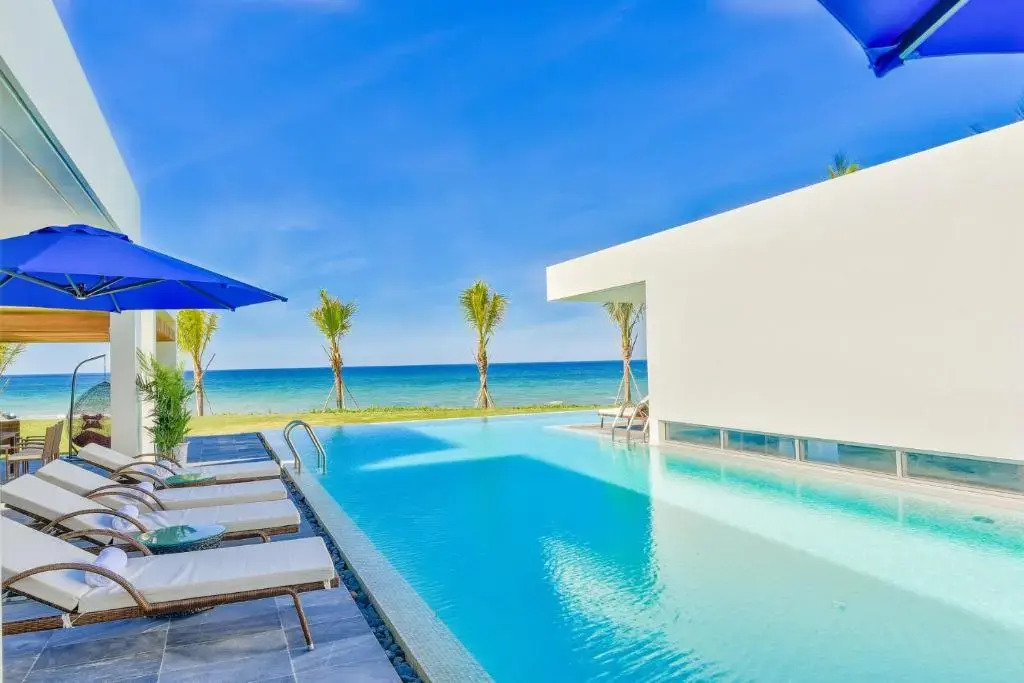 Deluxe villa along the beach