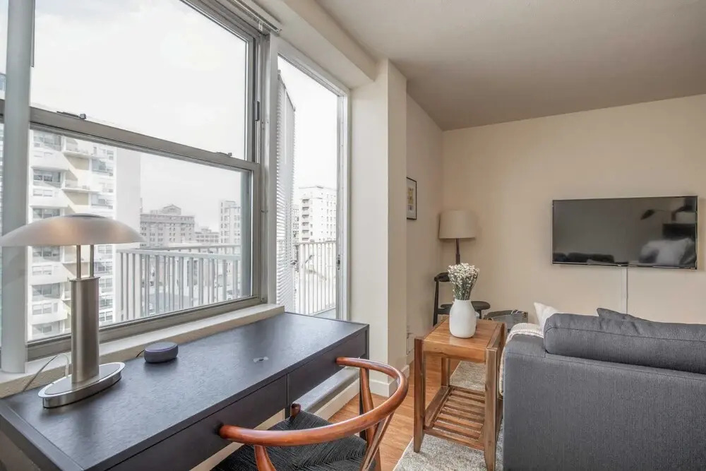 Cozy DT Apts with Full Kitchen by Zencity