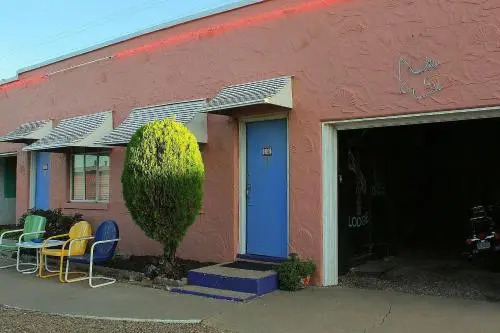 Blue Swallow Motel