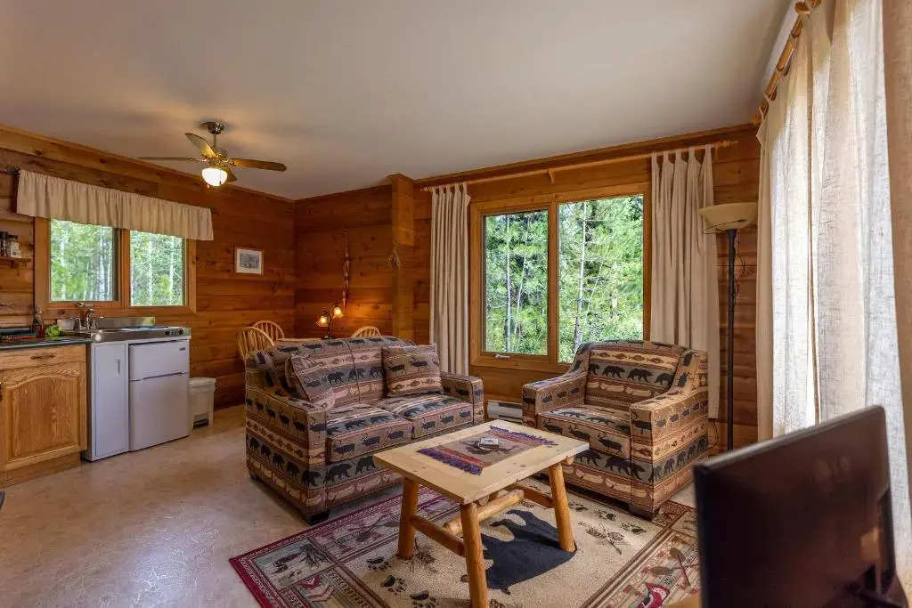 Mica Mountain Lodge & Log Cabins
