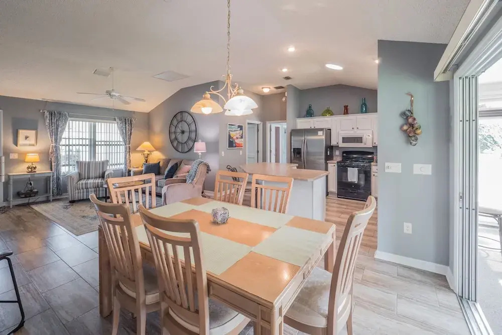 Deerfield Lane 1253 by White Pelican VR