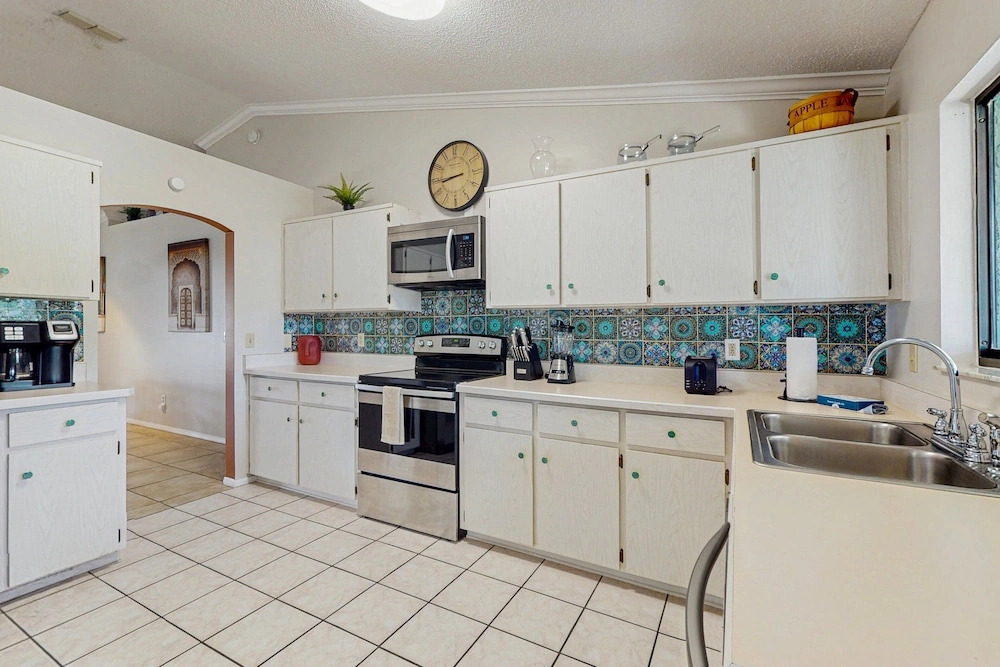 Spacious Home W/private Pool, Hot Tub & Game Room Near Disney