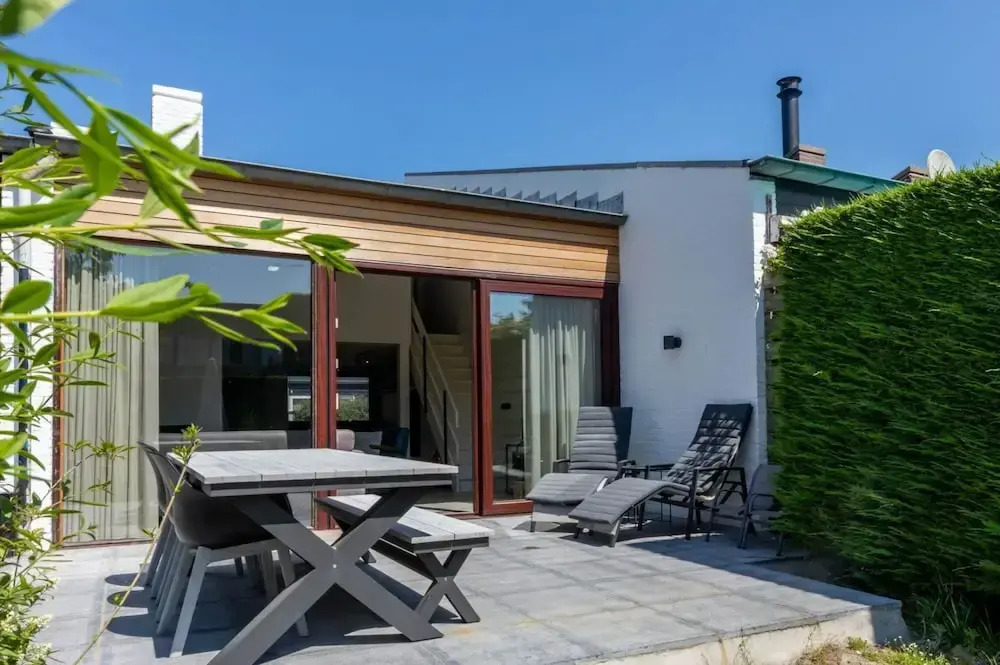 Attractive Holiday Home, Sunny Garden, Near the Beach