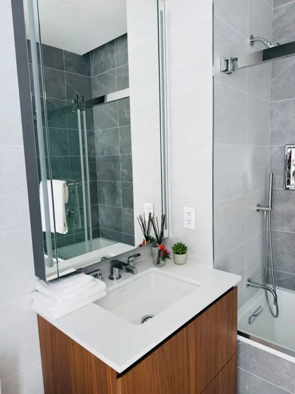 New Luxury Penthouse w Pool Gym in Flushing