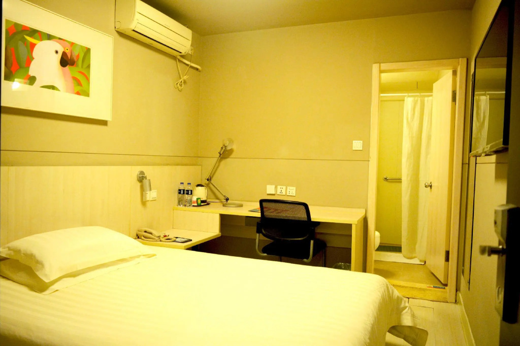 Jinjiang Inn Wuhan Fuxing Road Subway Station Shouyi Square Branch