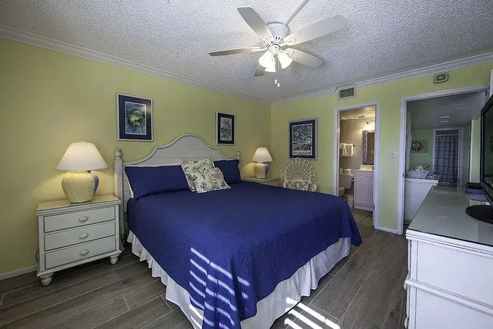 Gulf Shore Condo #208 - 2 Br condo by RedAwning