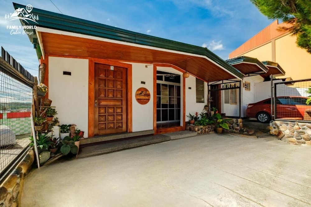 Family World Cabin House - Baguio City