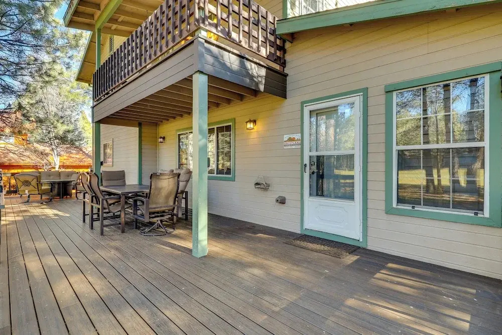 4 Mi to Woodland Lake: 2-story Home w/ Grill