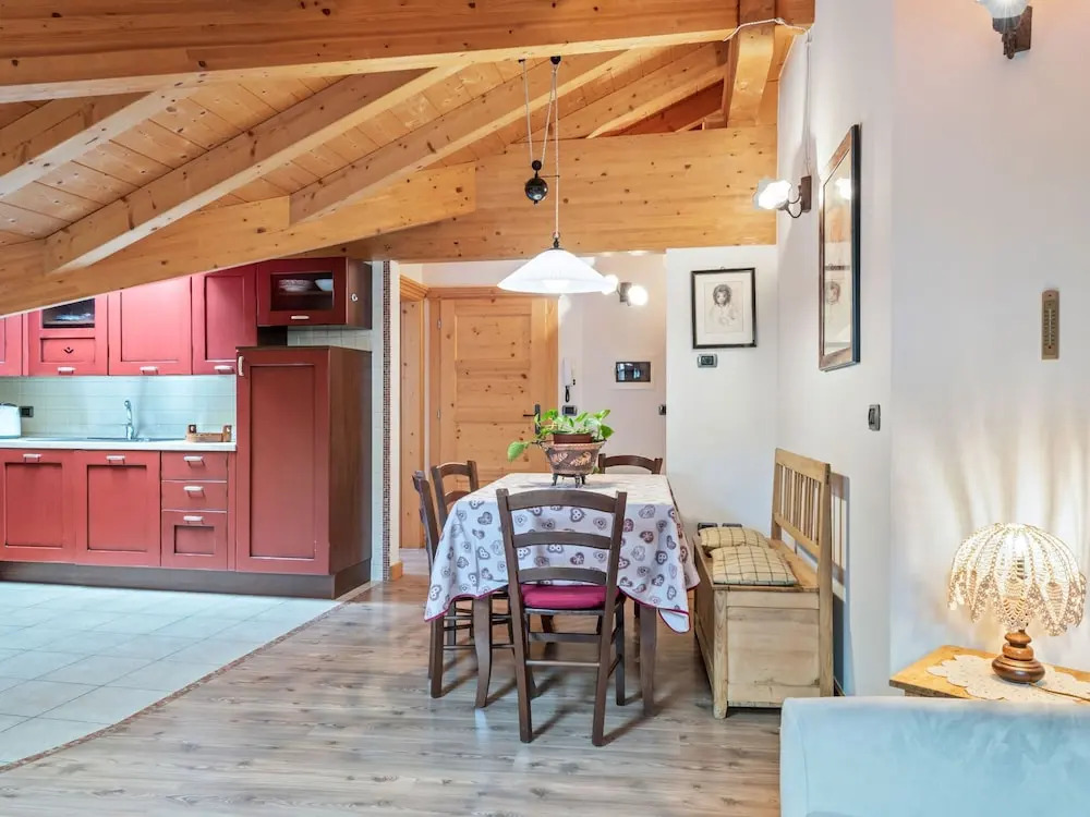 Belvilla by OYO Charming Apartment in Brez With TV