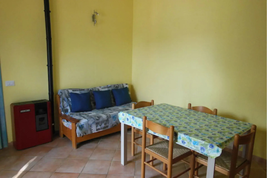 Ground floor apartment with private entrance just 5 minutes walk from the beach-Tirreno 2